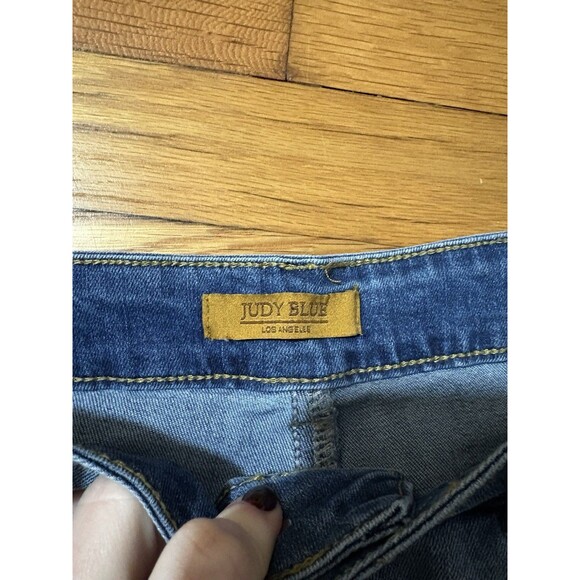 Judy Blue Size 2XL Denim Shorts Light Wash - Picture 2 of 6